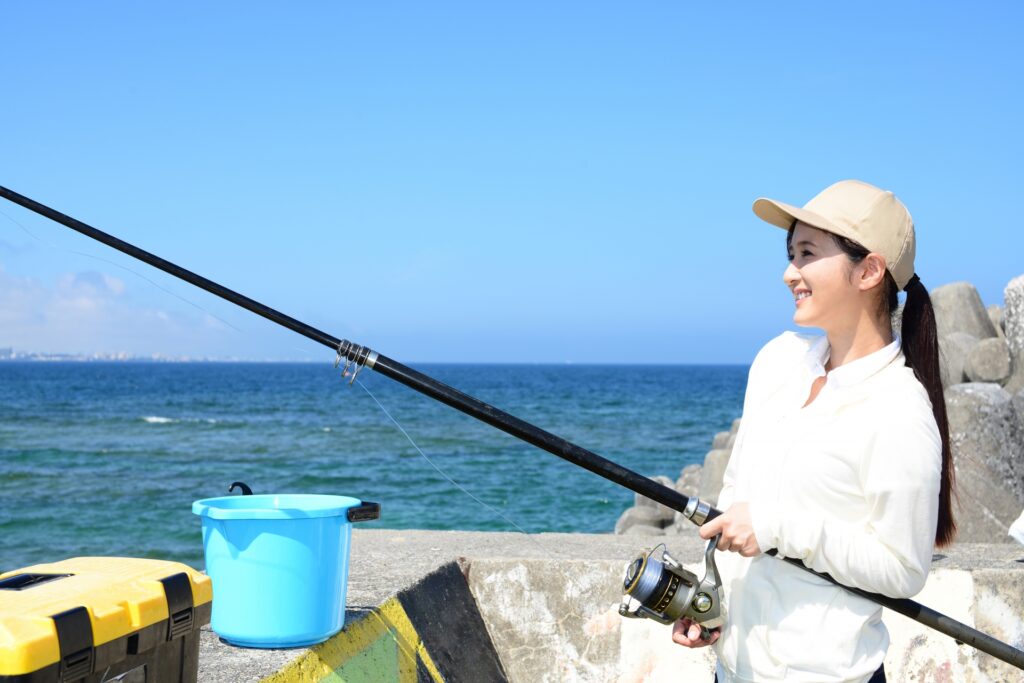 マグロ釣りの服装ガイド|季節・男女別の選び方を解説